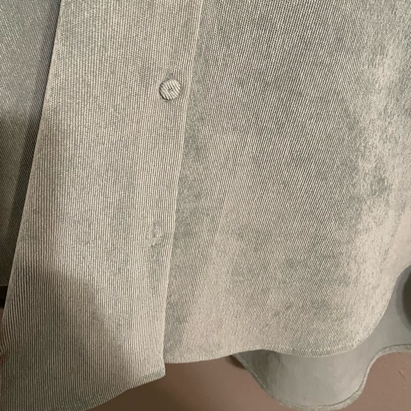 Women’s Zara button up shirt. Size Large. Soft material. (READ DESCRIPTION) - Picture 7 of 7